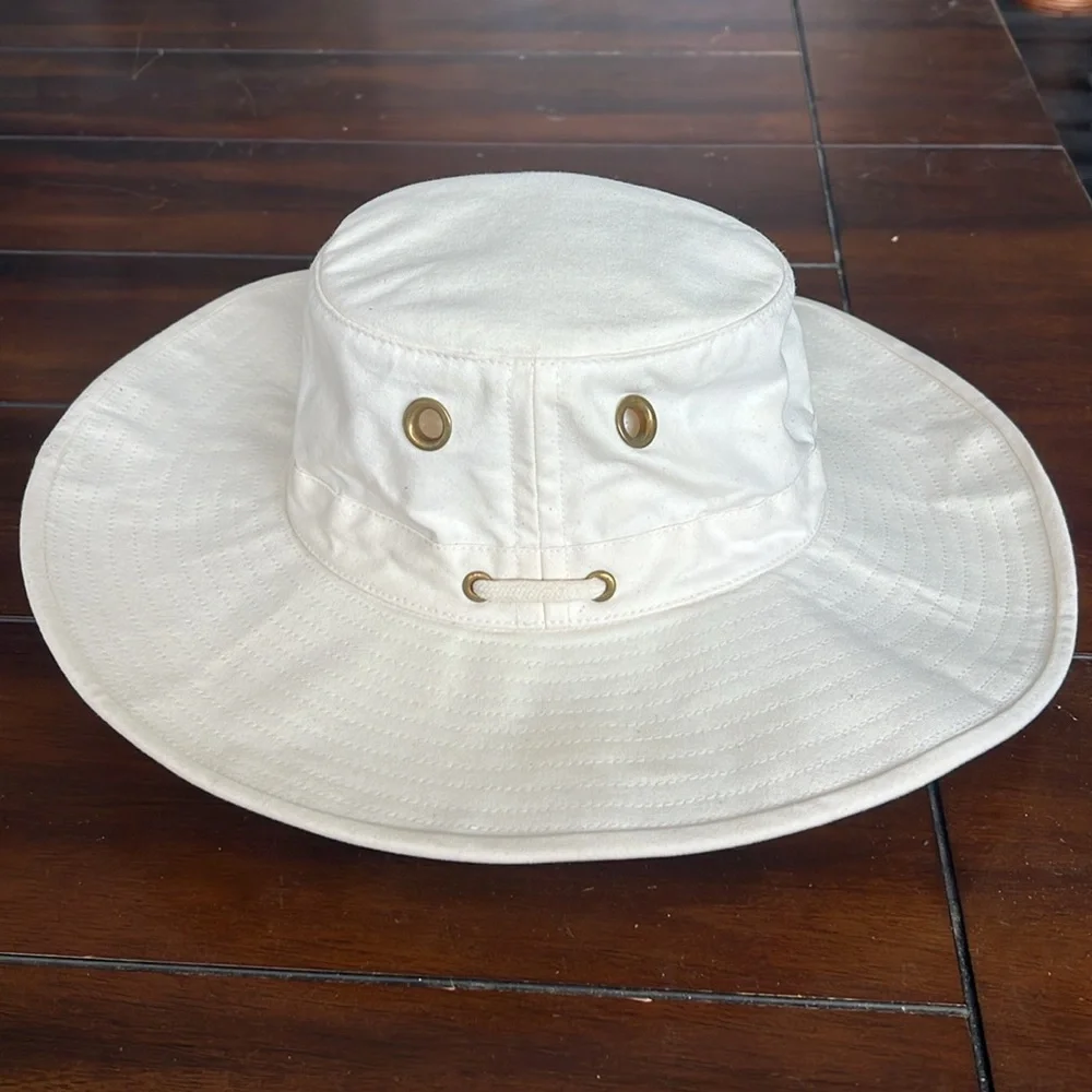 The Tilley Endurables Wide Brim Outdoor Hat Preowned - Picture 3 of 8
